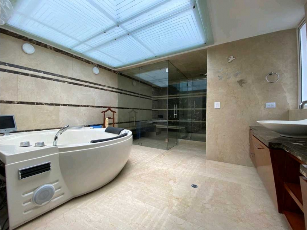 Casa en arriendo en Chicó Alto, Bogotá · foto 13 de 24