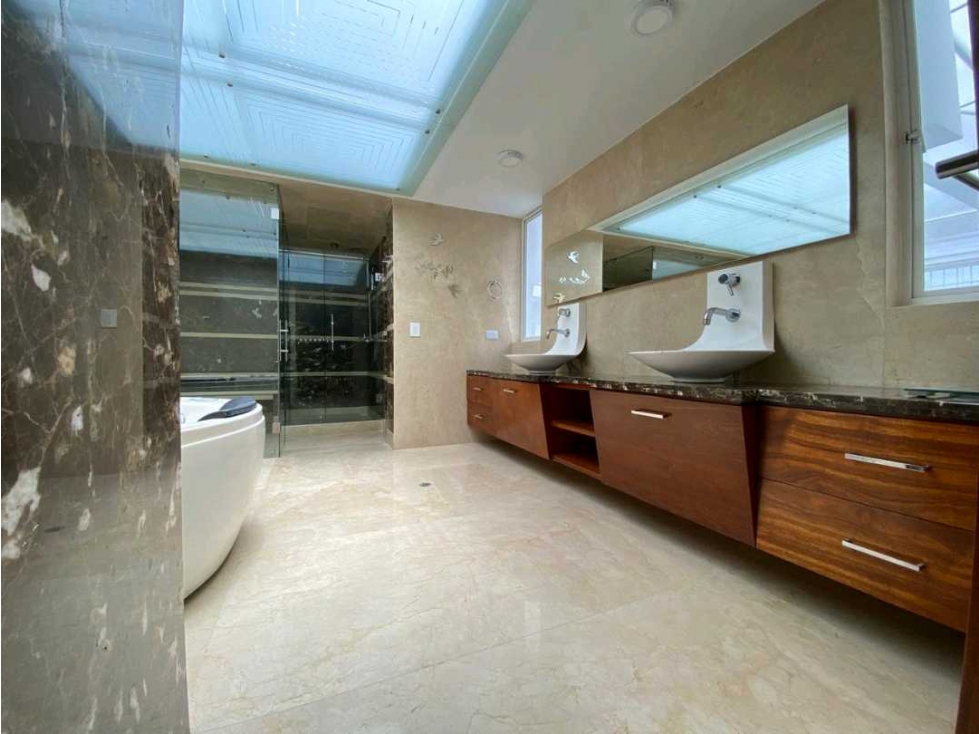 Casa en arriendo en Chicó Alto, Bogotá · foto 14 de 24