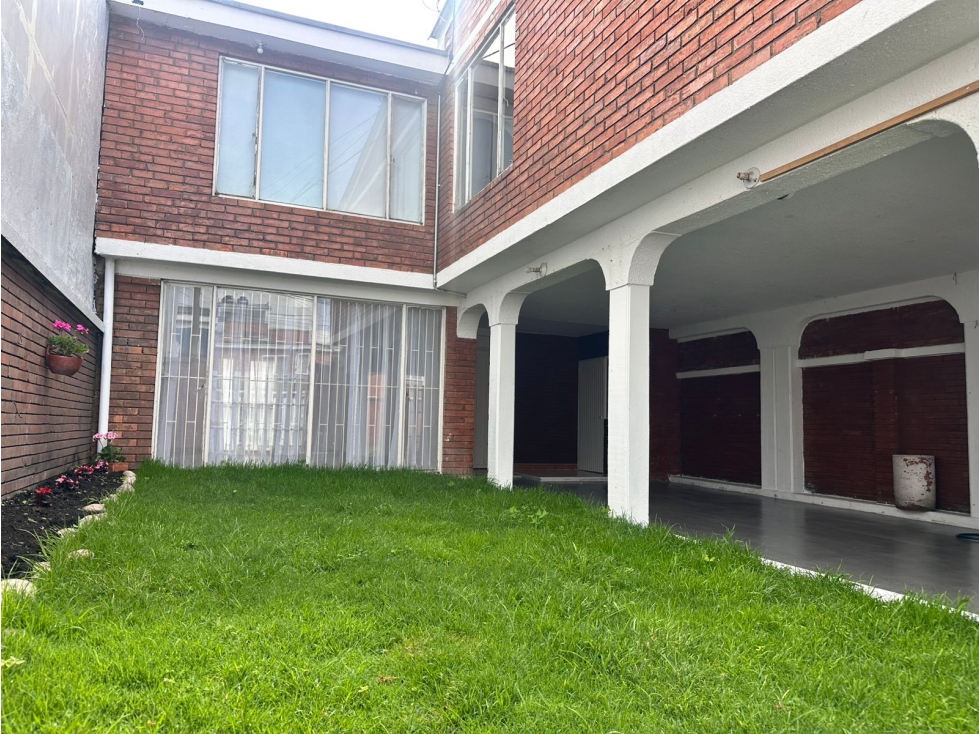 Casa en venta en Cedritos, Bogotá · foto 2 de 24