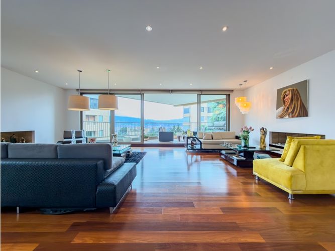Apartamento de 4 alcobas en venta en Cerros De Niza, Bogotá, 355 m² · foto 2 de 24