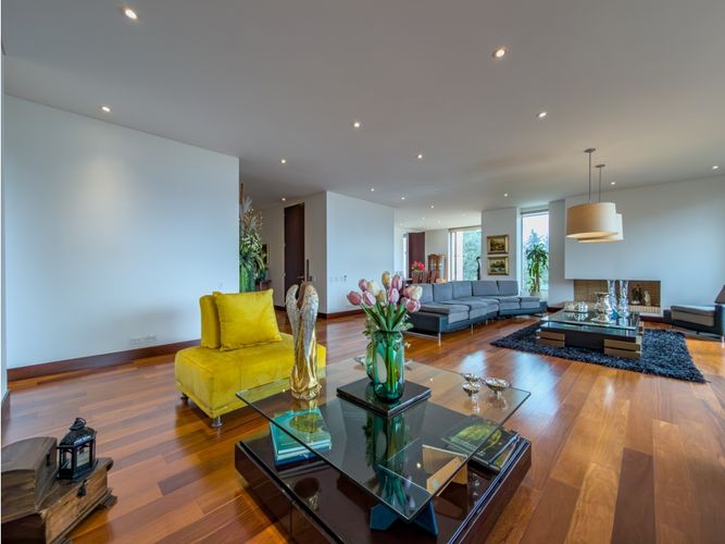 Apartamento de 4 alcobas en venta en Cerros De Niza, Bogotá, 355 m² · foto 3 de 24