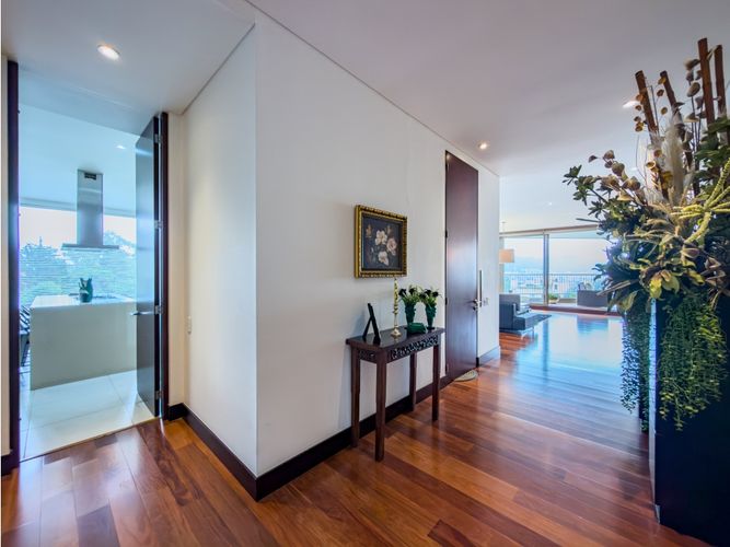 Apartamento de 4 alcobas en venta en Cerros De Niza, Bogotá, 355 m² · foto 13 de 24