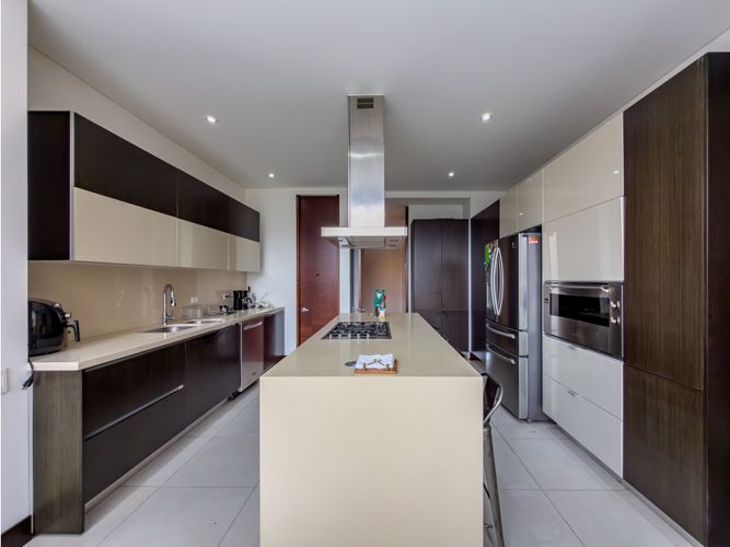 Apartamento de 4 alcobas en venta en Cerros De Niza, Bogotá, 355 m² · foto 17 de 24