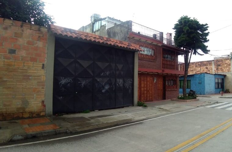 Casa de 3 alcobas en venta en Francisco Martinez Rico, Funza, 379 m² · foto 3 de 18