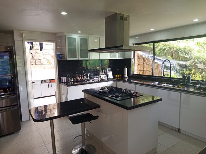 Casa de 3 alcobas en venta en San Jose De Bavaria, Bogotá, 222 m² · foto 2 de 24