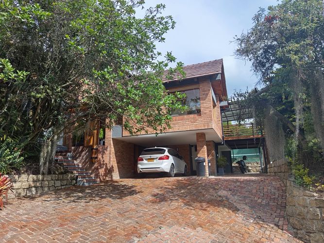 Casa de 3 alcobas en venta en San Jose De Bavaria, Bogotá, 222 m² · foto 3 de 24