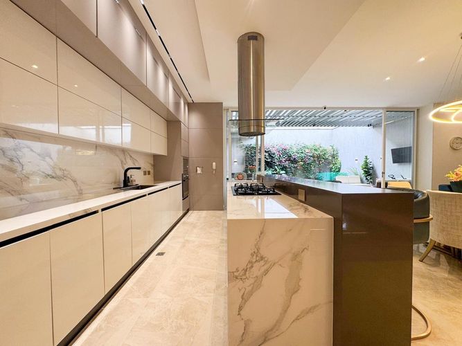 Casa de 4 alcobas en venta en Lagos Del Cacique, Bucaramanga, 262 m² · foto 2 de 8