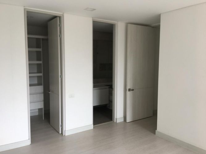 Apartamento de 3 alcobas en arriendo en Loma Del Esmeraldal, Envigado, 115 m² · foto 7 de 13