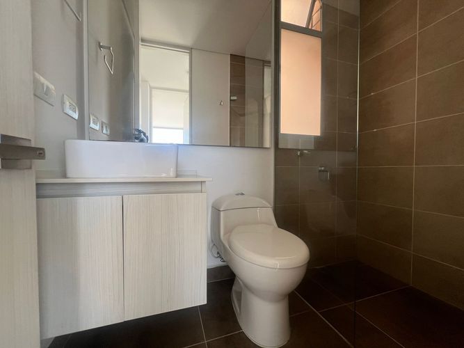 Apartamento de 3 alcobas en arriendo en Loma Del Esmeraldal, Envigado, 115 m² · foto 12 de 13