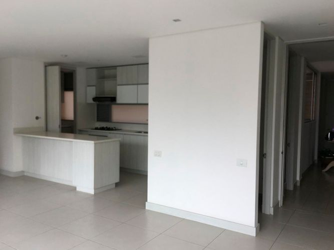 Apartamento de 3 alcobas en arriendo en Loma Del Esmeraldal, Envigado, 115 m² · foto 4 de 13