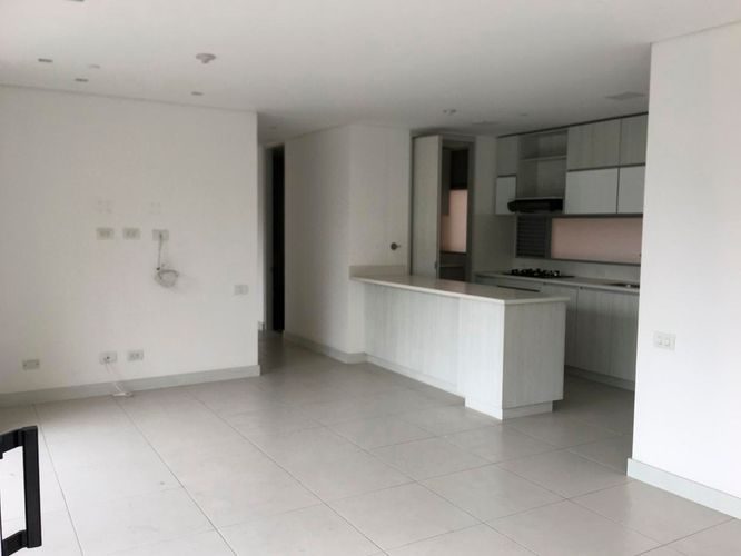 Apartamento de 3 alcobas en arriendo en Loma Del Esmeraldal, Envigado, 115 m² · foto 5 de 13