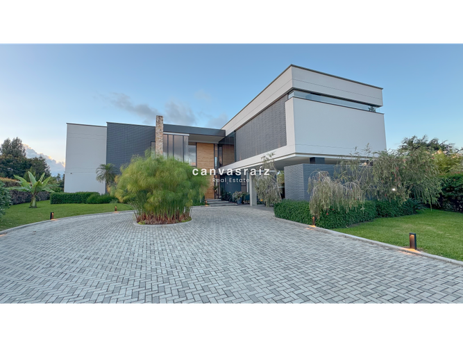 Casa de 5 alcobas en venta en Llano Grande, Rionegro, 460 m² · foto 2 de 24