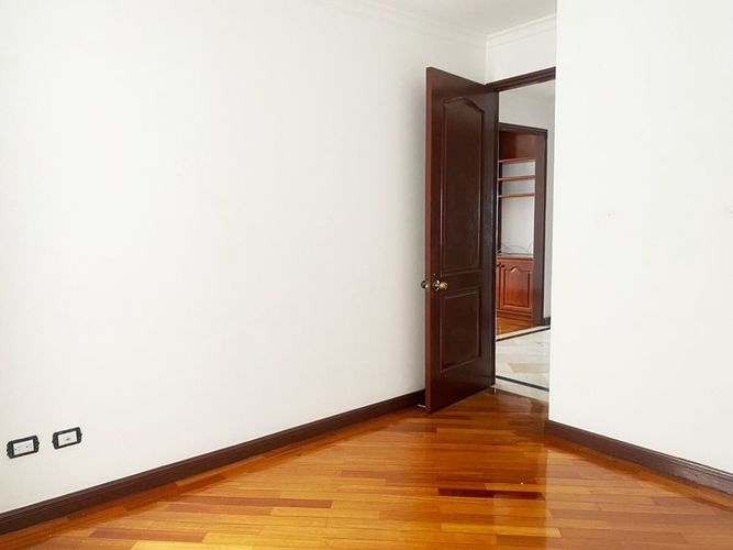 Apartamento de 3 alcobas en arriendo en El Poblado, Medellín, 130 m² · foto 2 de 20