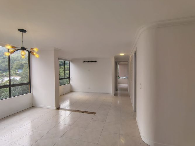 Apartamento de 2 alcobas en arriendo en El Poblado, Medellín, 87 m² · foto 2 de 17