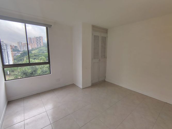 Apartamento de 2 alcobas en arriendo en El Poblado, Medellín, 87 m² · foto 9 de 17