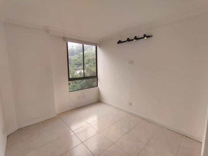 Apartamento de 2 alcobas en arriendo en El Poblado, Medellín, 87 m² · foto 8 de 17