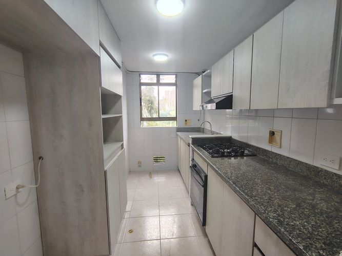 Apartamento de 2 alcobas en arriendo en El Poblado, Medellín, 87 m² · foto 7 de 17