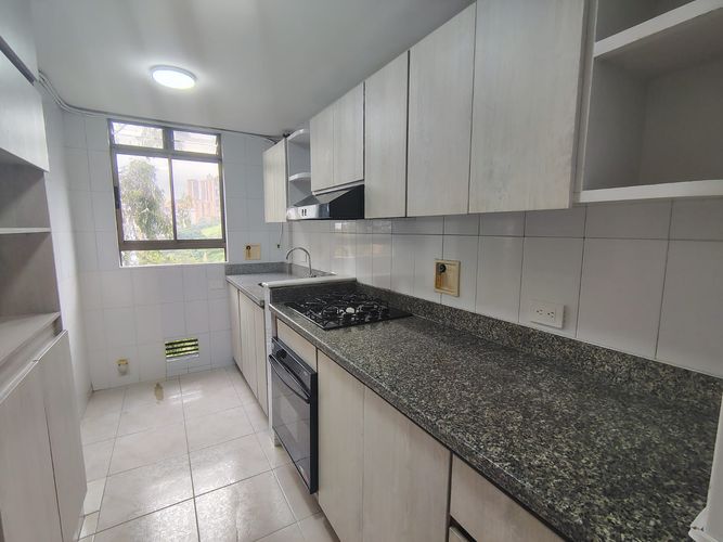 Apartamento de 2 alcobas en arriendo en El Poblado, Medellín, 87 m² · foto 5 de 17