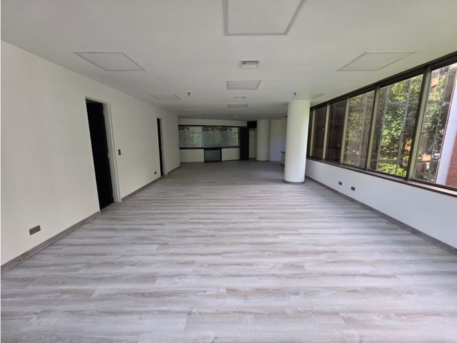 Oficina en arriendo en El Poblado, Medellín, 70 m² · foto 2 de 9