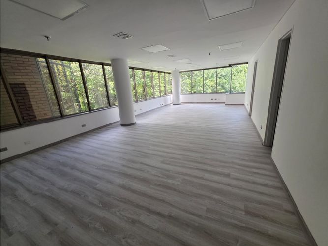 Oficina en arriendo en El Poblado, Medellín, 70 m² · foto 3 de 9