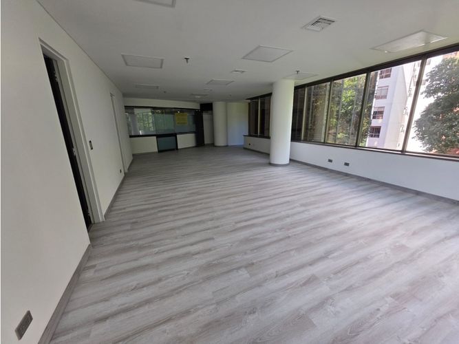 Oficina en arriendo en El Poblado, Medellín, 70 m² · foto 4 de 9