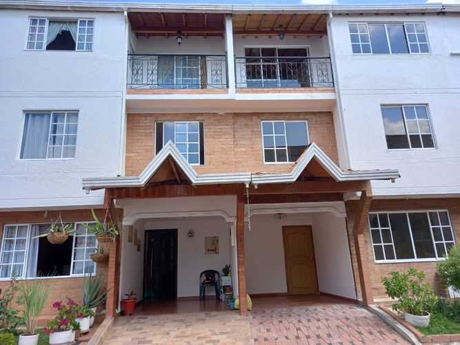 Casa de 4 alcobas en venta en El Bosque, Floridablanca, 122 m² · foto 2 de 19