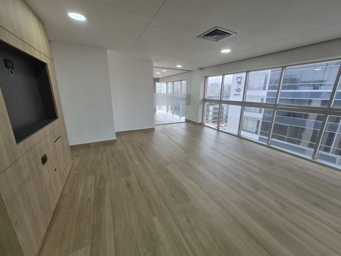 Oficina en arriendo en El Poblado, Medellín, 246 m² · foto 3 de 9
