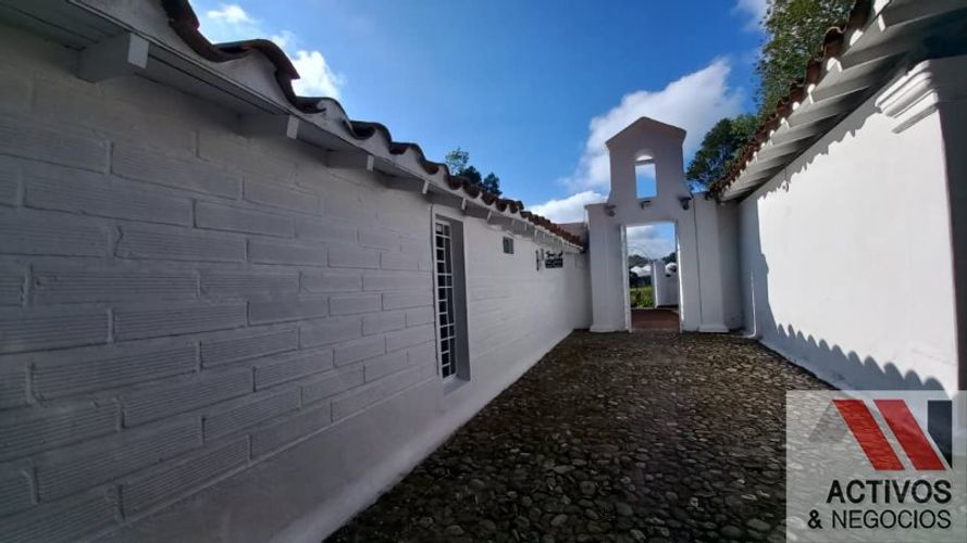 Casa de 5 alcobas en arriendo en El Capiro, Rionegro · foto 3 de 24