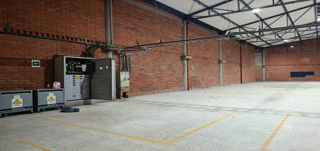 Bodega en arriendo en El Poblado, Medellín, 1300 m² · foto 2 de 17