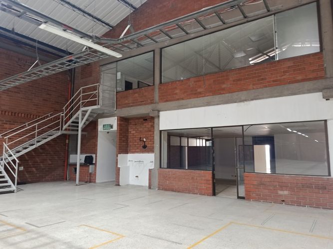 Bodega en arriendo en El Poblado, Medellín, 1300 m² · foto 6 de 17