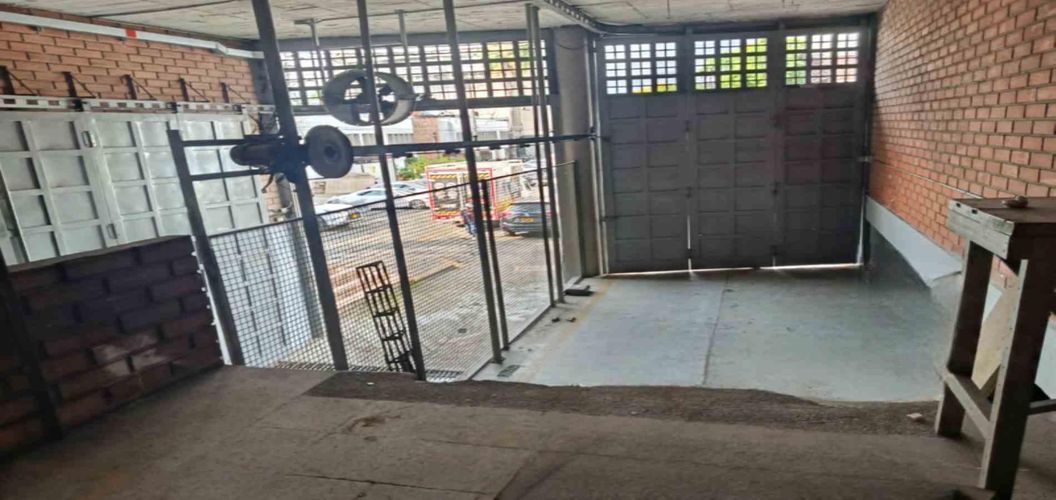 Bodega en arriendo en El Poblado, Medellín, 1300 m² · foto 16 de 17