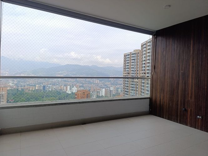 Apartamento de 3 alcobas en arriendo en El Poblado, Medellín, 179 m² · foto 18 de 18