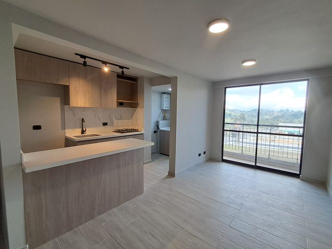 Apartamento de 2 alcobas en arriendo en Cuatro Esquinas, Rionegro, 50 m² · foto 2 de 13