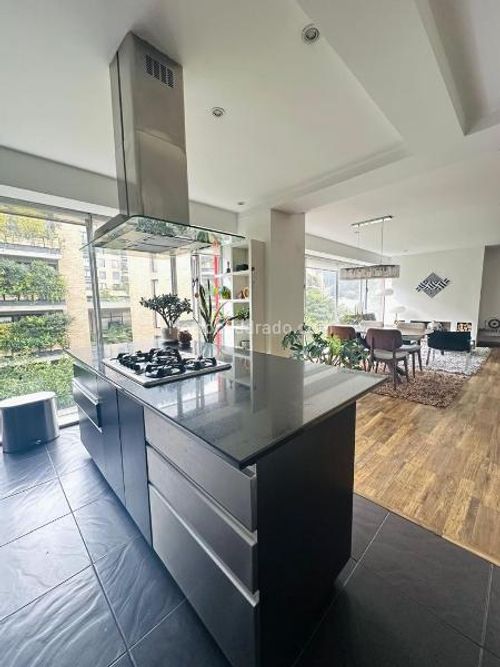 Apartamento de 2 alcobas en venta en Los Rosales, Bogotá, 123 m² · foto 5 de 13