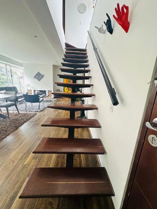 Apartamento de 2 alcobas en venta en Los Rosales, Bogotá, 123 m² · foto 7 de 13