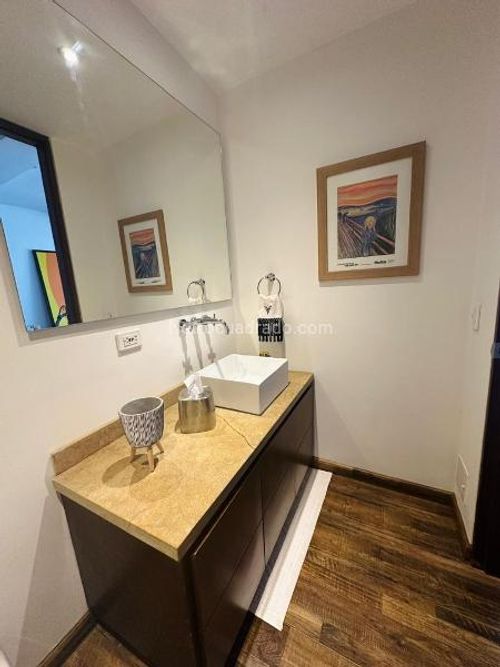 Apartamento de 2 alcobas en venta en Los Rosales, Bogotá, 123 m² · foto 12 de 13