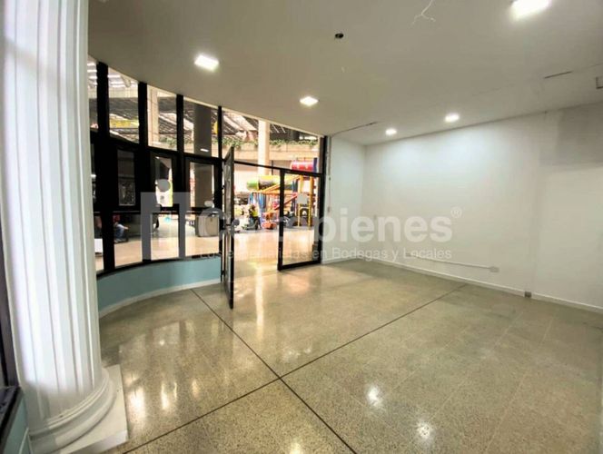 Local en arriendo en El Poblado, Medellín, 30 m² · foto 2 de 6