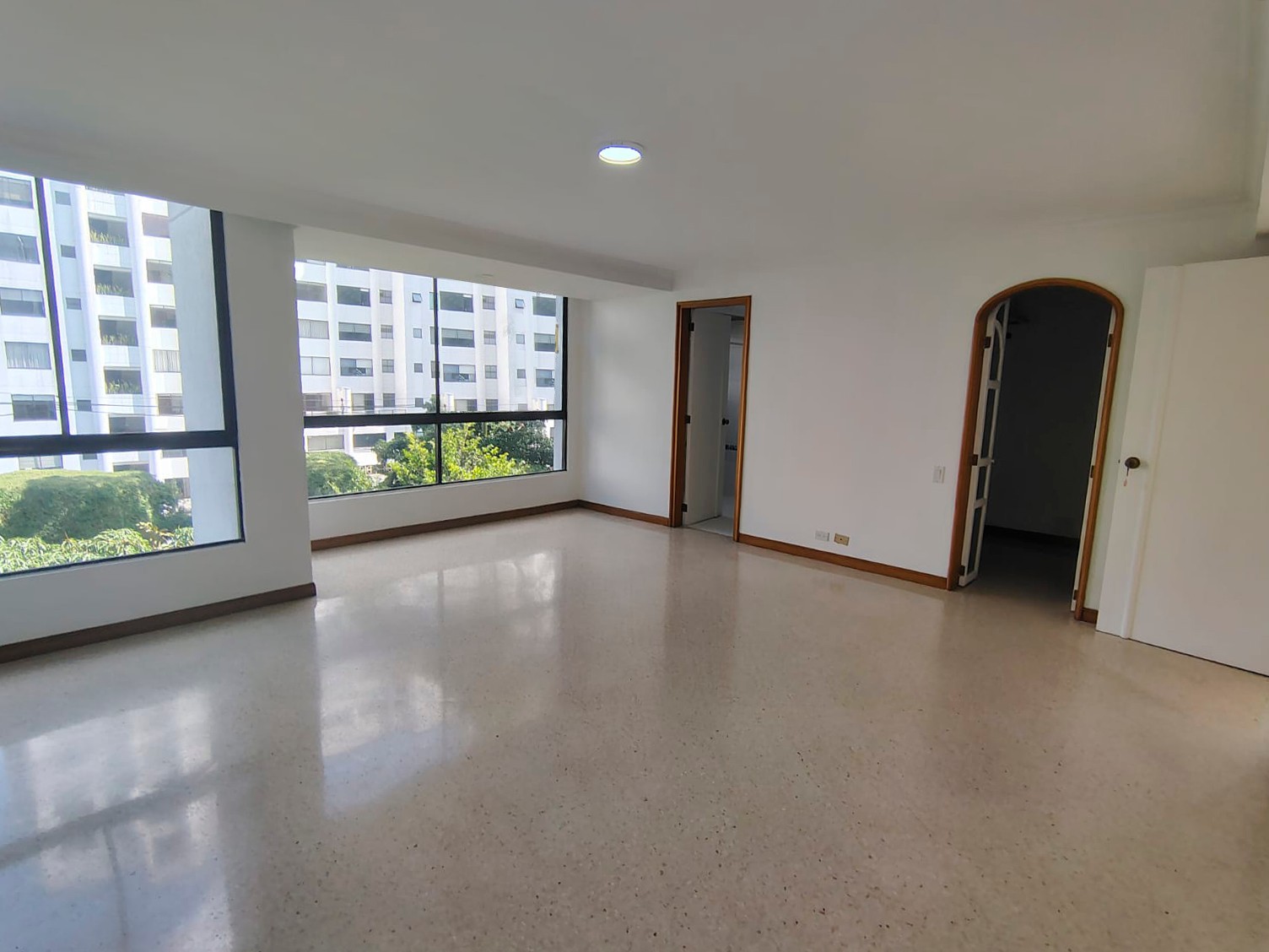 Apartamento en arriendo en El Poblado, Medellín · foto 3 de 19