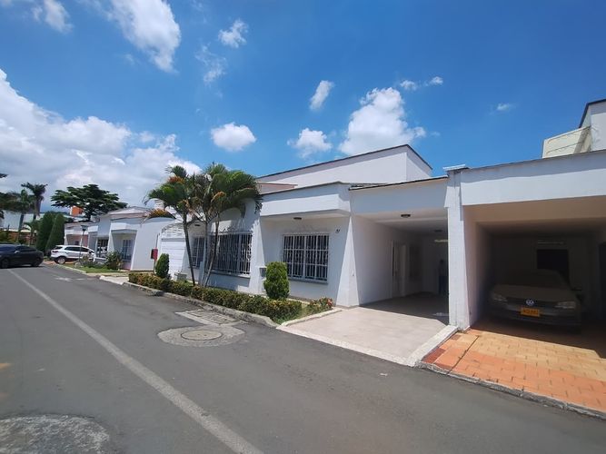 Casa de 4 alcobas en venta en Cañasgordas, Cali, 365 m² · foto 2 de 24