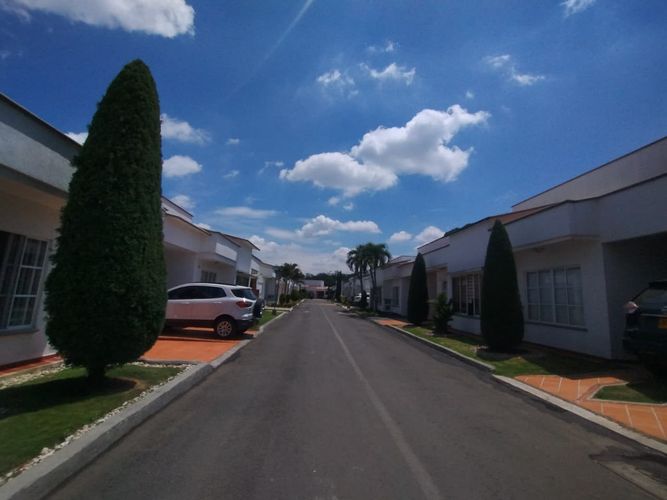 Casa de 4 alcobas en venta en Cañasgordas, Cali, 365 m² · foto 3 de 24