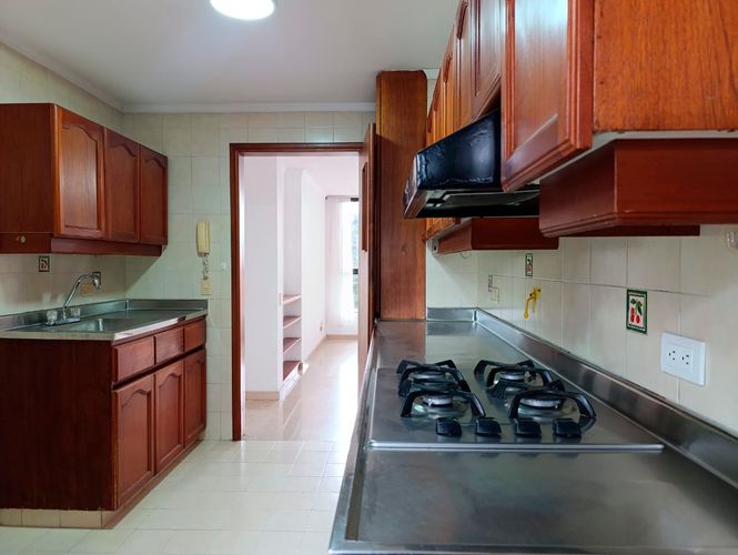 Apartamento de 3 alcobas en arriendo en El Poblado, Medellín, 138 m² · foto 4 de 15