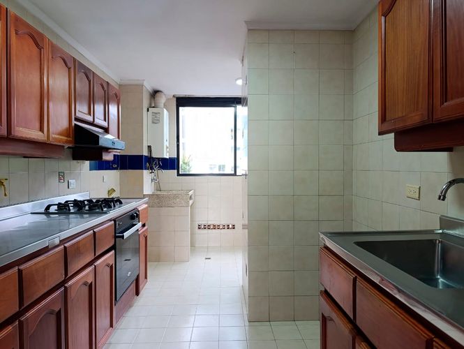 Apartamento de 3 alcobas en arriendo en El Poblado, Medellín, 138 m² · foto 5 de 15