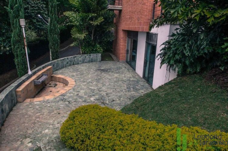 Casa de 4 alcobas en venta en Loma Del Escobero, Envigado · foto 17 de 20