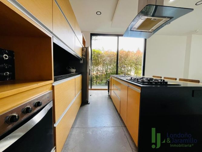 Casa de 3 alcobas en venta en Loma Del Escobero, Envigado, 807 m² · foto 3 de 20