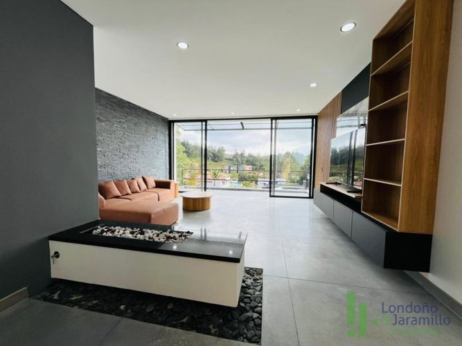Casa de 3 alcobas en venta en Loma Del Escobero, Envigado, 807 m² · foto 5 de 20
