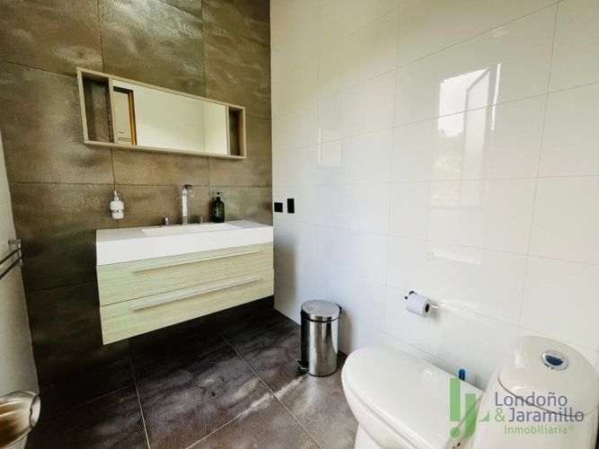 Casa de 3 alcobas en venta en Loma Del Escobero, Envigado, 807 m² · foto 8 de 20