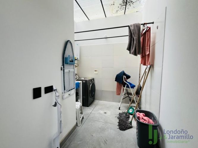 Casa de 3 alcobas en venta en Loma Del Escobero, Envigado, 807 m² · foto 9 de 20