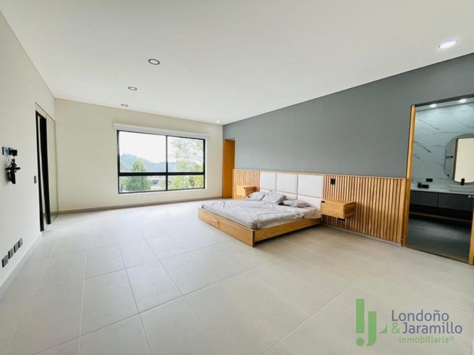 Casa de 3 alcobas en venta en Loma Del Escobero, Envigado, 807 m² · foto 17 de 20