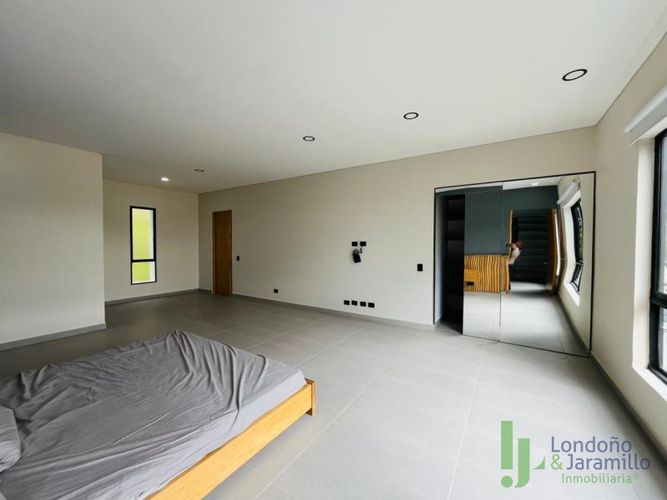 Casa de 3 alcobas en venta en Loma Del Escobero, Envigado, 807 m² · foto 18 de 20