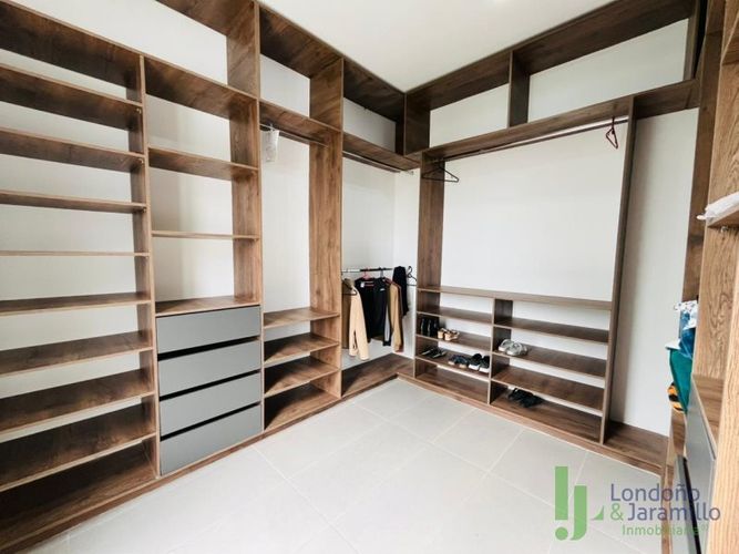 Casa de 3 alcobas en venta en Loma Del Escobero, Envigado, 807 m² · foto 19 de 20